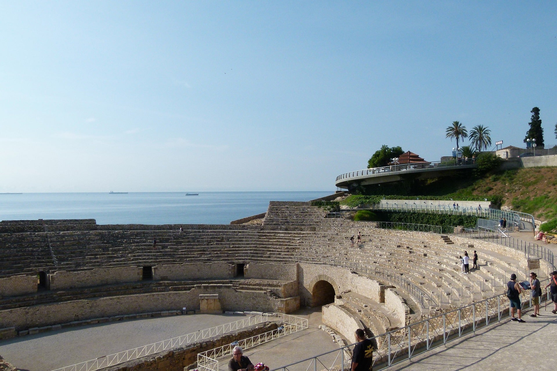 files/amphitheater-3747114_1920.jpg